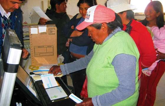 Ciudadanos de Los Andes aprendieron a utilizar el voto electrónico