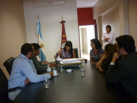 Apertura de sobres para consultoría del programa de centros de atención al visitante