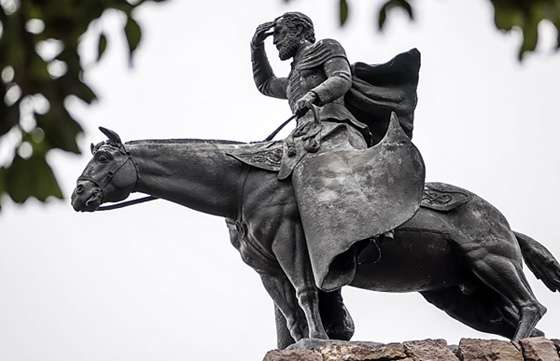 Avanzan gestiones para restaurar el monumento a Güemes en Capital Federal