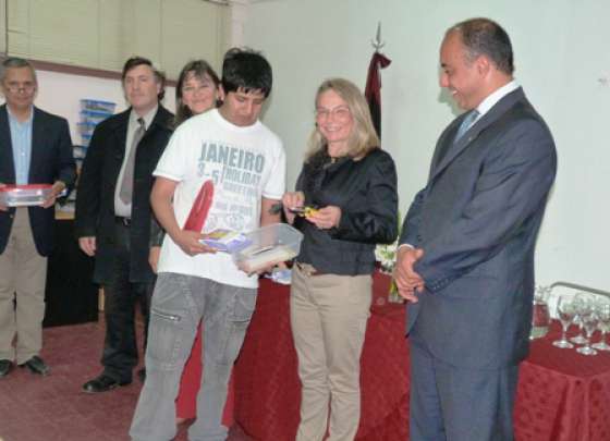 Alumnos de la UFIDET recibieron kits técnicos y subsidios para transporte