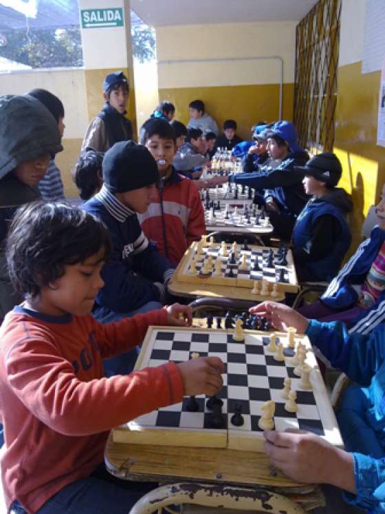 Niños de establecimientos primarios participan de un campamento de ajedrez