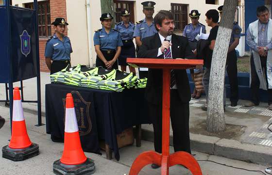 El Gobierno entregó herramientas a la policía de Orán