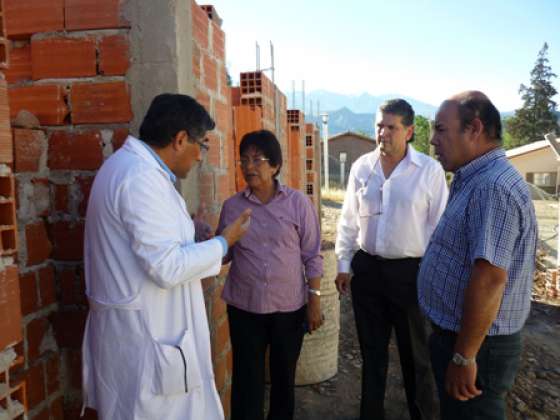 Avanza la construcción de dos viviendas para médicos en Cachi