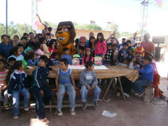 Se concretó la entrega de una donación a la escuela de Fortín Belgrano