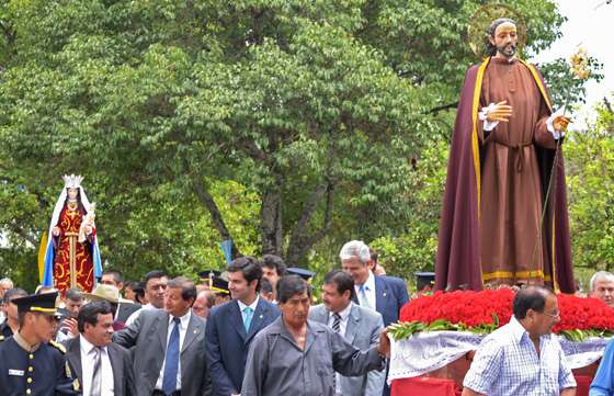 Urtubey compartió las celebraciones en honor a la Virgen del Rosario y San José en La Caldera