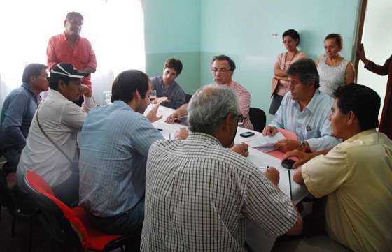 Energía y agua potable para comunidades de Santa Victoria Este