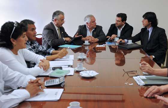 Primera mesa de negociación salarial con gremios de la salud