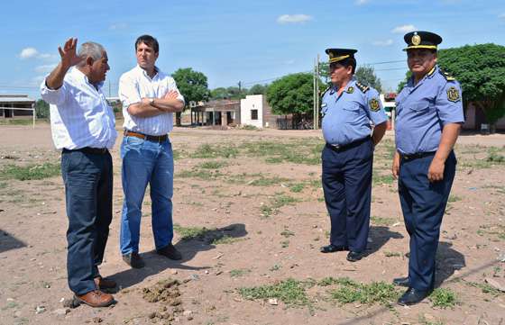 Sylvester recorrió barrios de Joaquín V. González