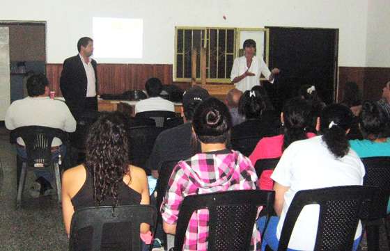 Referentes barriales de Villa Chartas se capacitaron en consumo