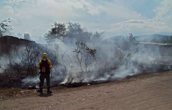 Desmalezamiento y quema controlada en San Luis
