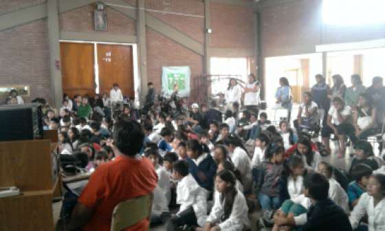 Charlas preventivas sobre drogas en barrios de la zona sureste