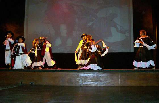 Más de 700 personas disfrutaron del encuentro danza y expresión