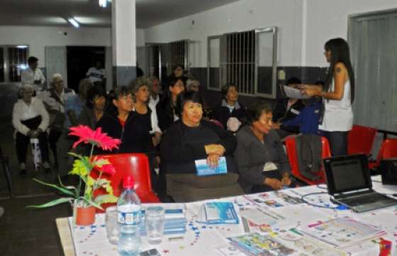 Vecinos de zona sur se capacitaron en materia de consumo