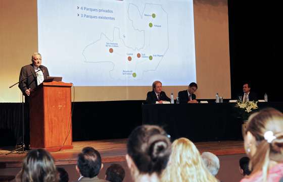 El ministro de Angelis expuso en el Congreso de Economía Regional