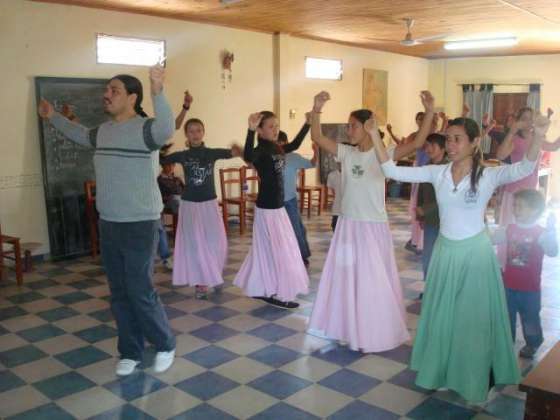 Más de 300 chicos participaron de un encuentro de música y danzas folclóricas en barrio El Tribuno