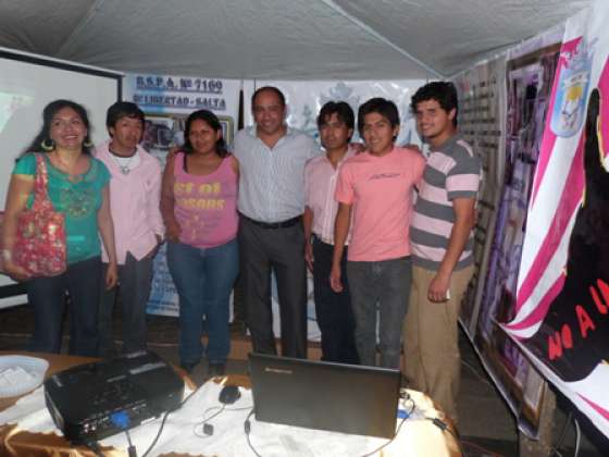 Estudiantes de bachilleratos para adultos expusieron sus trabajos en plaza 9 de Julio