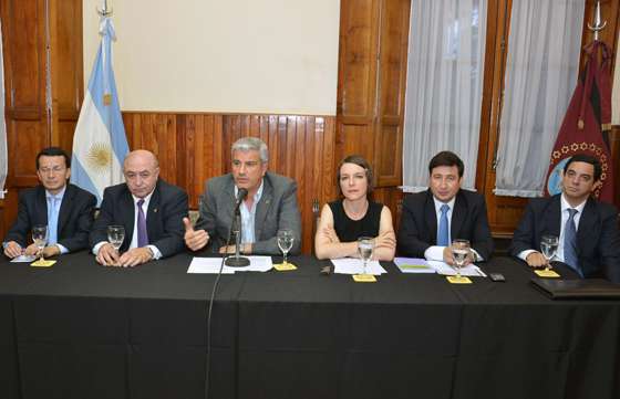 Expertos proponen políticas para el desarrollo juvenil