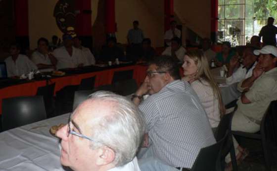 Criollos y aborígenes de los lotes 55 y 14 evaluaron con funcionarios el trabajo del año