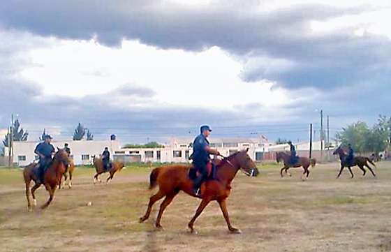 Exhibición de la policía montada y el 9-1-1 en el barrio Solidaridad