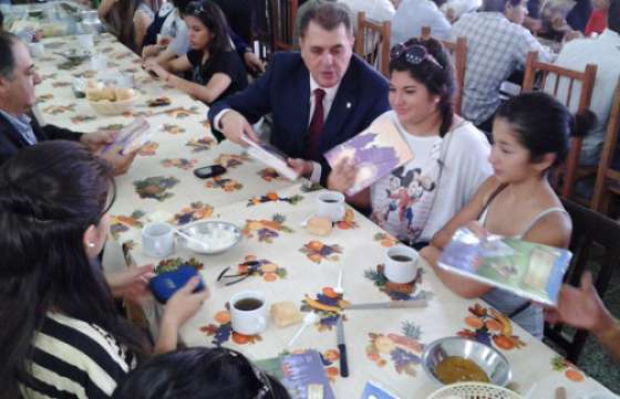 Estudiantes de Antillas recorren la Capital invitados por el Ministerio de Gobierno