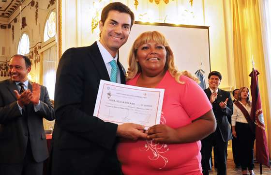 Urtubey entregó diplomas a los primeros egresados de la Tecnicatura en Administración Pública
