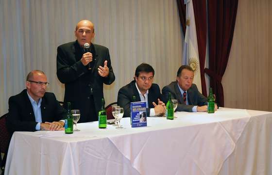 Fue presentado el libro sobre Manuel Belgrano del escritor Ricardo Elorza