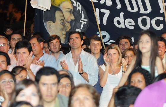 Salta celebró la democracia con una fiesta popular en la plaza Güemes