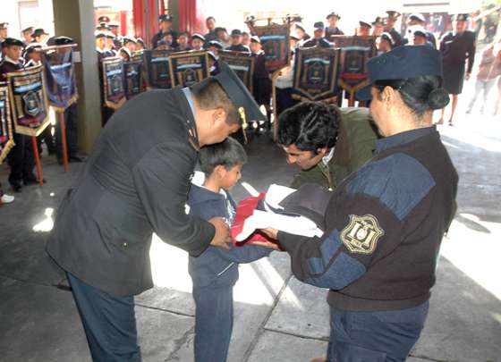 Donaron indumentaria al cuerpo infantil de la Policía de Finca Las Costas 