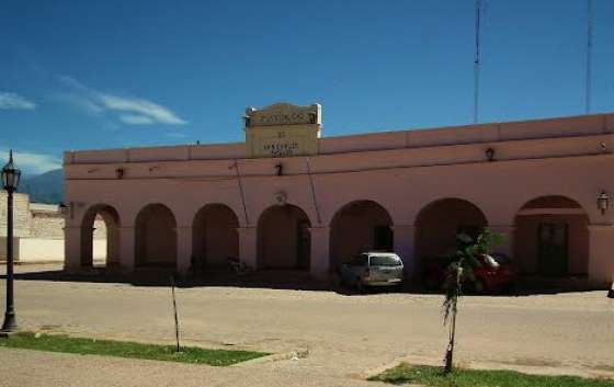 Urtubey visita obras, inaugura redes de agua y luz y entrega equipamiento en el interior