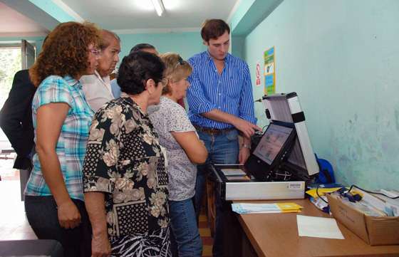 Jubilados de Güemes se capacitaron en el uso del voto electrónico
