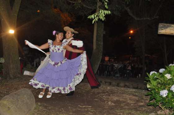 San Lorenzo inició la temporada de verano con música, danza y poesía