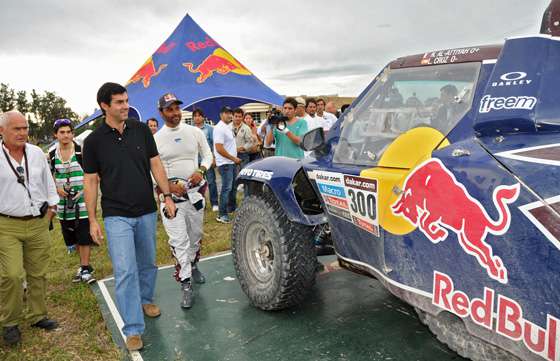 El Gobernador visitó un campamento del Dakar 2013