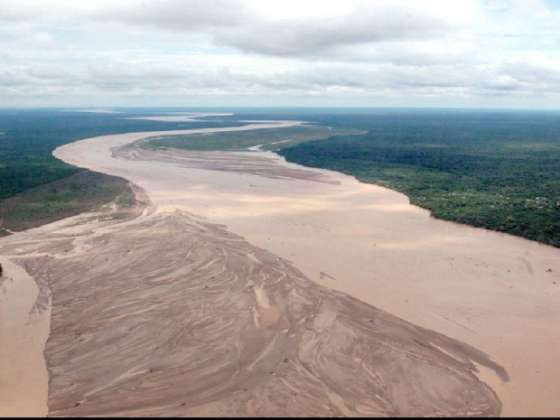 Urtubey recorrió la zona afectada por el río Pilcomayo