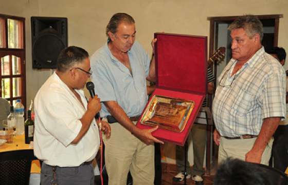 Reconocimiento al presbítero Ángel Casimiro por veinticinco años de sacerdocio