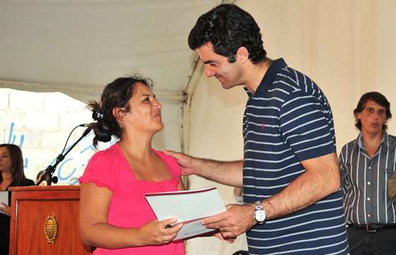 Urtubey entregó 284 escrituras a familias de la zona sudeste