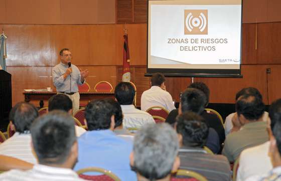 Choferes de colectivo aprenden a usar los botones antipánico