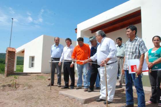 La Provincia entregó viviendas en El Jardín