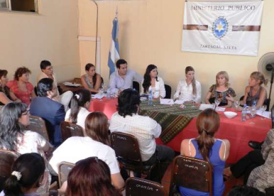 Coordinan acciones para menores en situación de desprotección