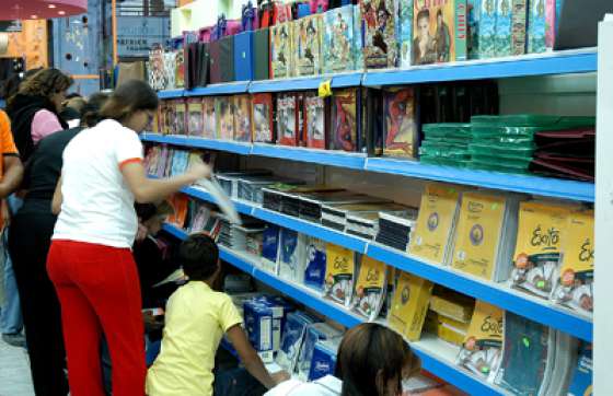 Defensa del Consumidor acordó con comercios el congelamiento de precios para la canasta escolar