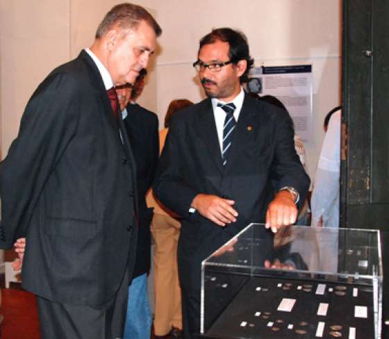 Se habilitó una muestra de monedas y billetes del siglo XVI hasta la fecha