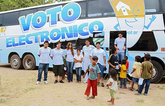 Vecinos de Tartagal se capacitaron en el uso del voto electrónico