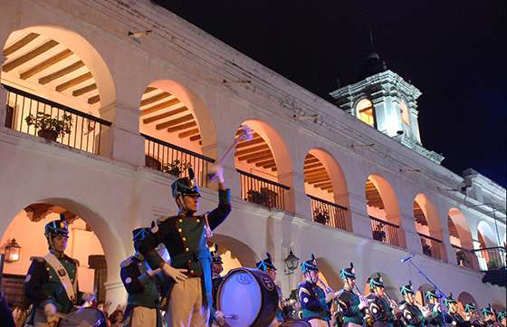 Bandas militares se sumaron al Bicentenario de la Batalla de Salta con un espectáculo en el centro
