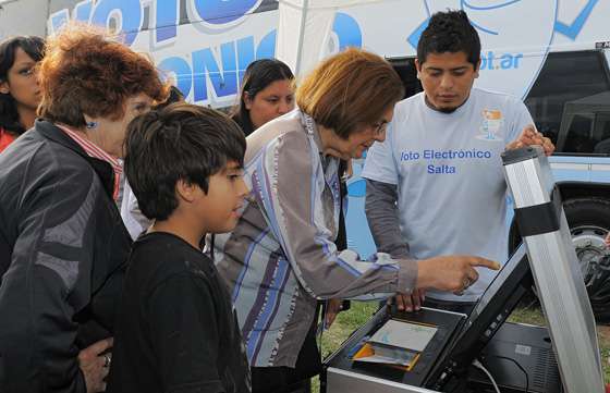 En el festival del Bicentenario el VotoMóvil capacitó a miles de ciudadanos