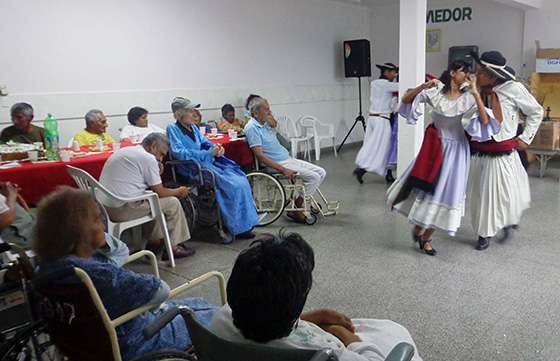 El Servicio Penitenciario agasajó a los abuelos del geriátrico del hospital del Milagro