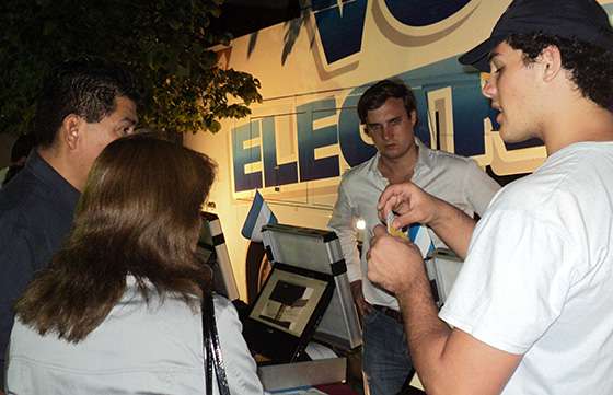 En la Serenata a Cafayate 6500 personas aprendieron a utilizar el voto electrónico