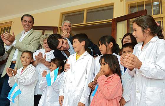 Urtubey inauguró en Corralito una escuela albergue para niños de dos comunidades wichís