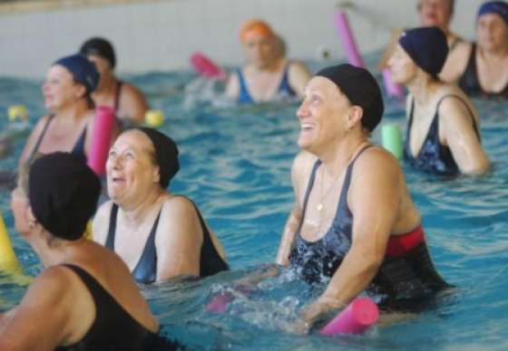 Programa de piletas climatizadas para 400 adultos mayores