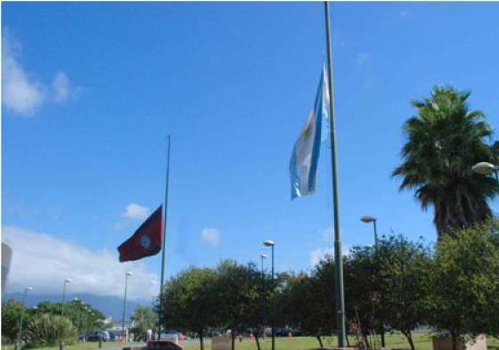 Banderas a media asta en edificios públicos de Salta por la muerte de Chávez