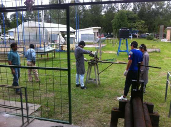 Braseros optimizados y cocinas solares para familias aborígenes