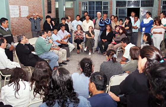 Más de 200 vecinos de varios barrios capitalinos se reunieron con Sylvester